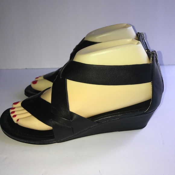 Donald J Pliner black wedge sandals - zip back 7M - Picture 4 of 9